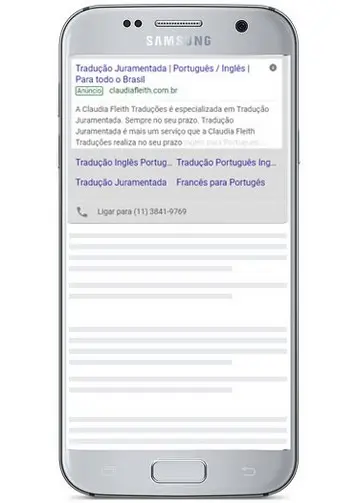 Smartphone com anúncio de links patrocinados para a Claudia Fleith Traduções